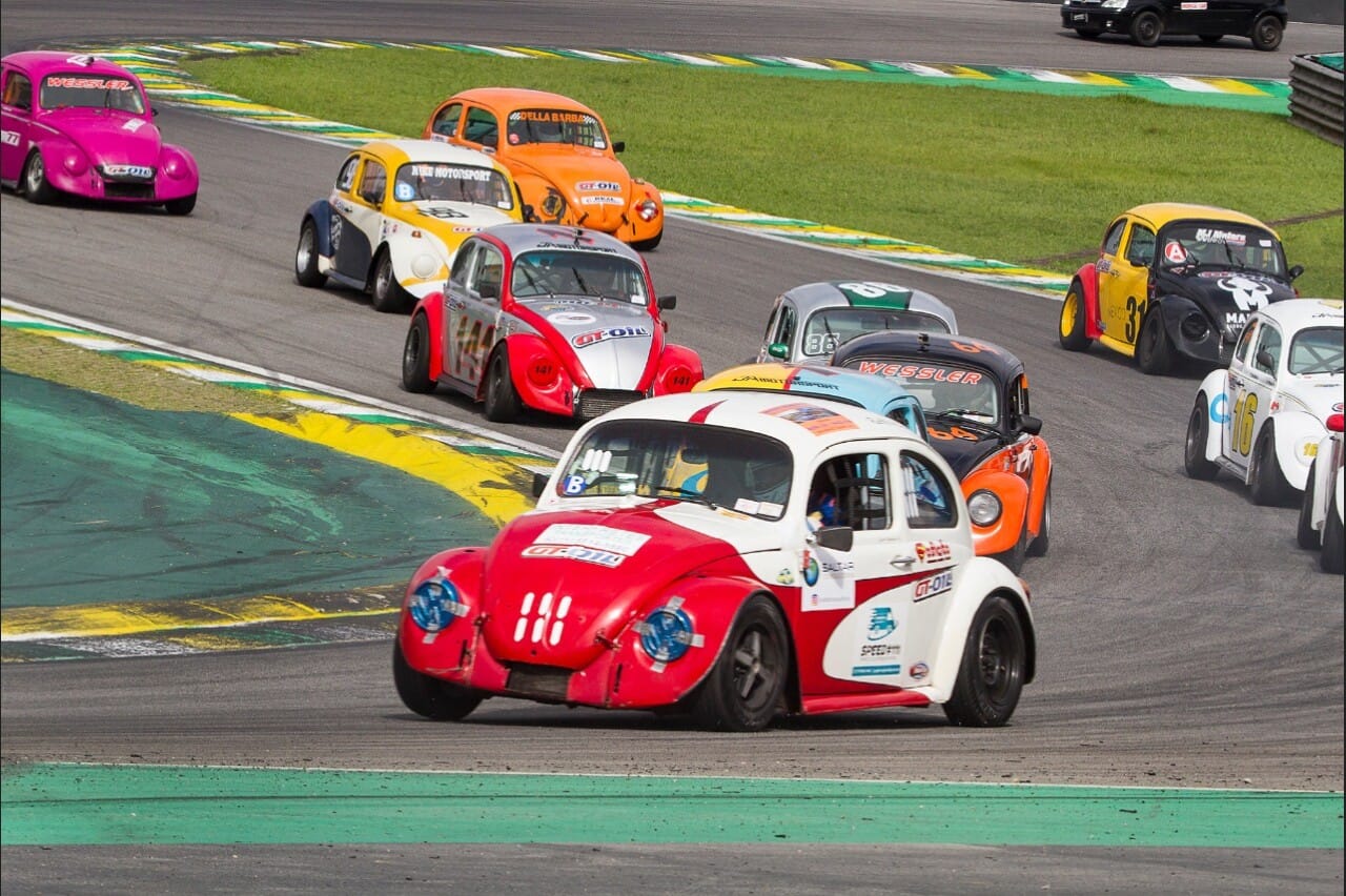 Carro #111 do piloto Gilson Pagliarini na Copa Speed 1600 em Interlagos, com a marca da $altar