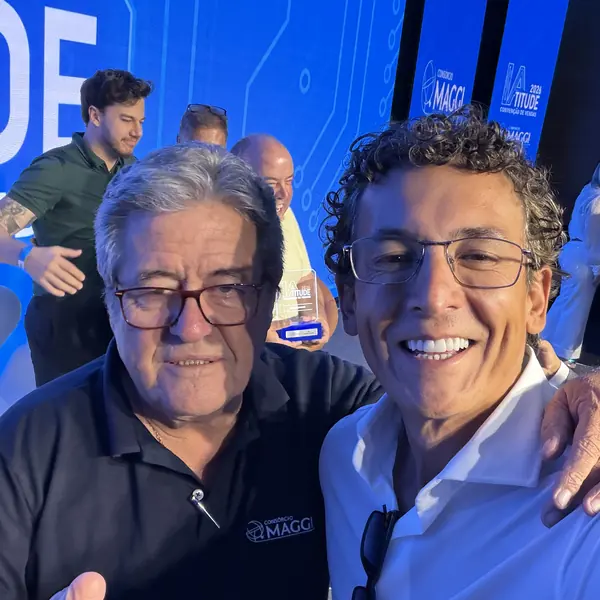 Safra Aquino com Toninho Carvalho, fundador da Maggi Consórcios